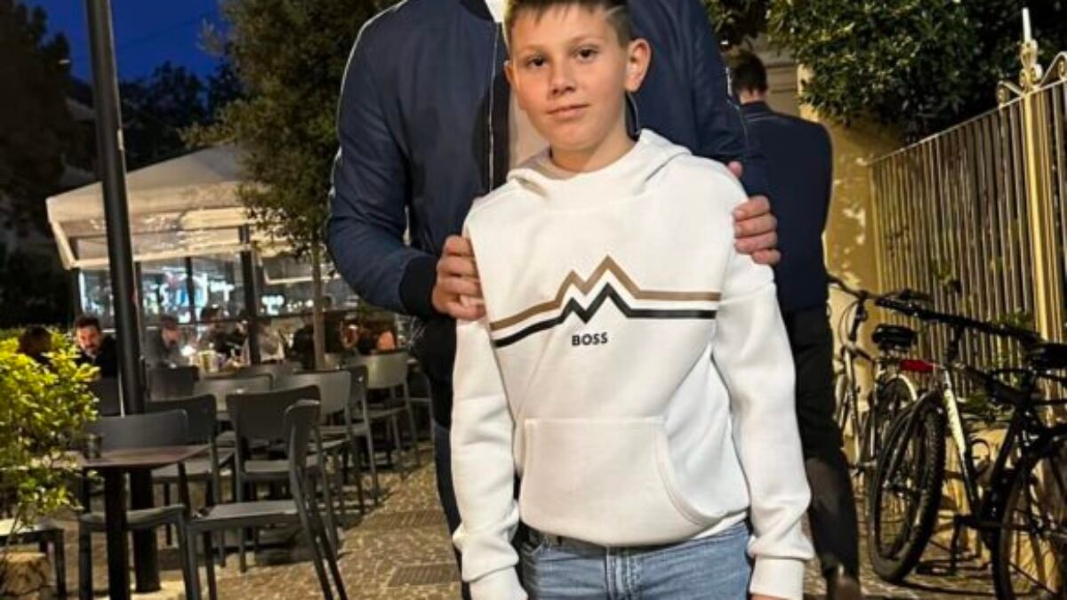 Gyimesi György:  LIST SYNOVI

Si dobrý taký aký si! Prišiel si do môjho života ako dar od Boha, aby si dobré urobil lepším a pomáhal zmierňovať trpkosť. Pretože ty si tým, …