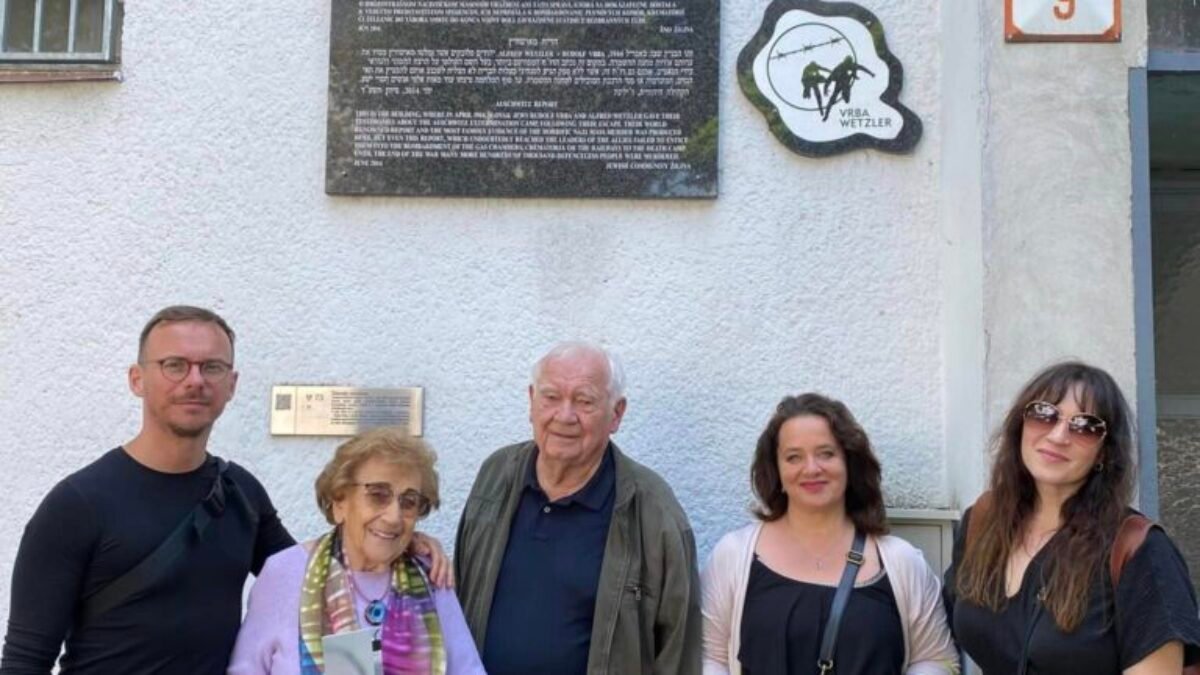 Žilina: NAVŠTÍVILI STE UŽ PAMÄTNÚ IZBU VRBU A WETZLERA? 

 Minulý týždeň navštívila Pamätnú izbu Vrbu a Wetzlera pani Denisa Nikodémová – žena, ktorá prežila holoka…