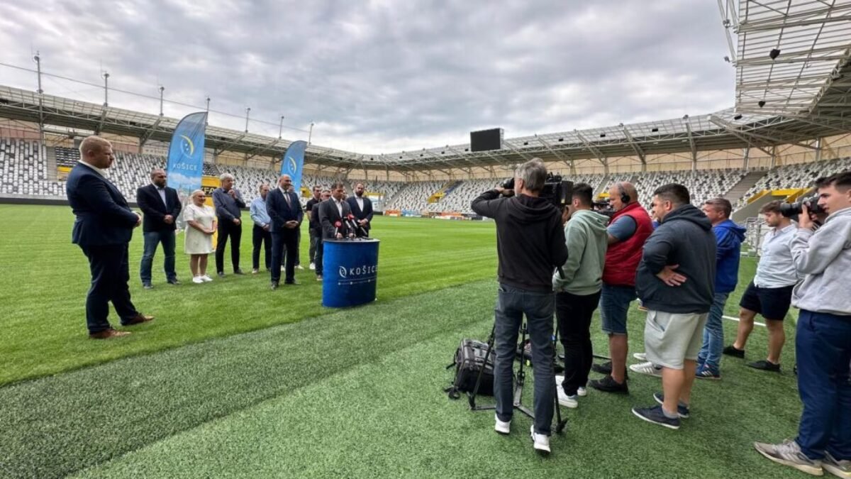 Košice: DO KOŠÍC PRICHÁDZAJÚ FUTBALOVÍ „RIMANIA“ 

„Košice po skvelom výkone remizovali s AS Rím 3:3“ Aj takéto titulky sa objavili v médiách v auguste 2009, keď fu…