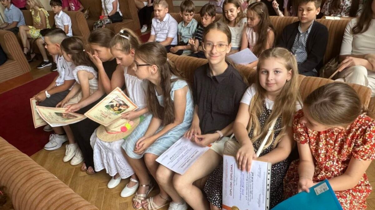 Michalovce: Utorok 18. júna bol pre mnohých našich žiakov veľký deň. V obradnej sieni Mestského úradu v Michalovciach ich prijal primátor mesta Miroslav Dufinec, aby im…