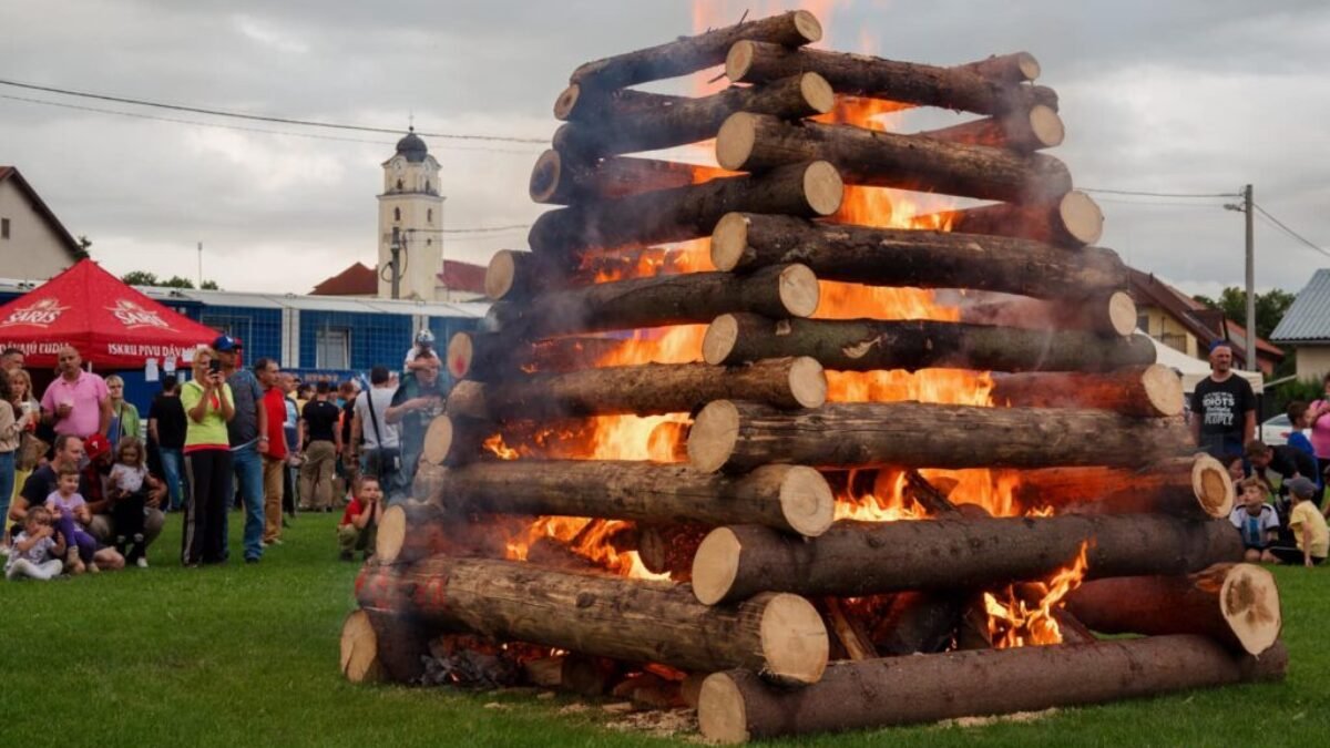 Poprad: STRÁŽSKE HRY 
 
 V sobotu sa v Strážach uskutočnili Strážske hry plné zábavy, kultúry i športu. 
 
 Ako už tradične, hostiteľom všetkých prítomných Popradča…