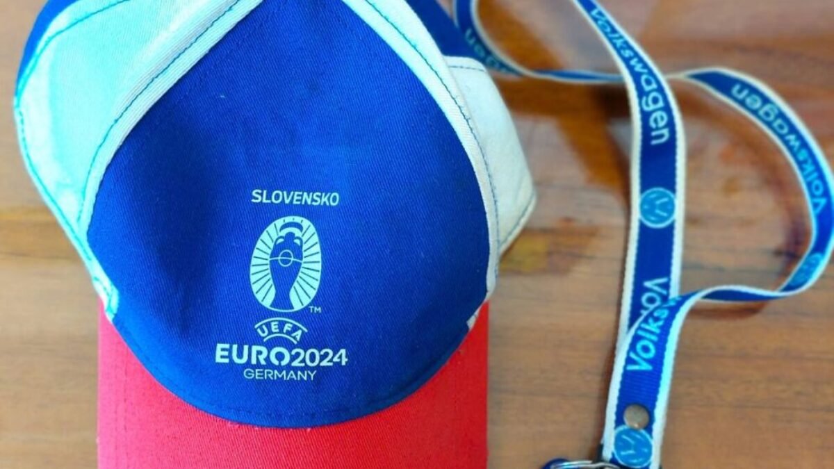 Humenné: STRATY A NÁLEZY z Mestských športových dní – šiltovka a šnúrka na krk s čipom Nájdené predmety sa nachádzajú na mestskom úrade, referát kultúry (3. posch…