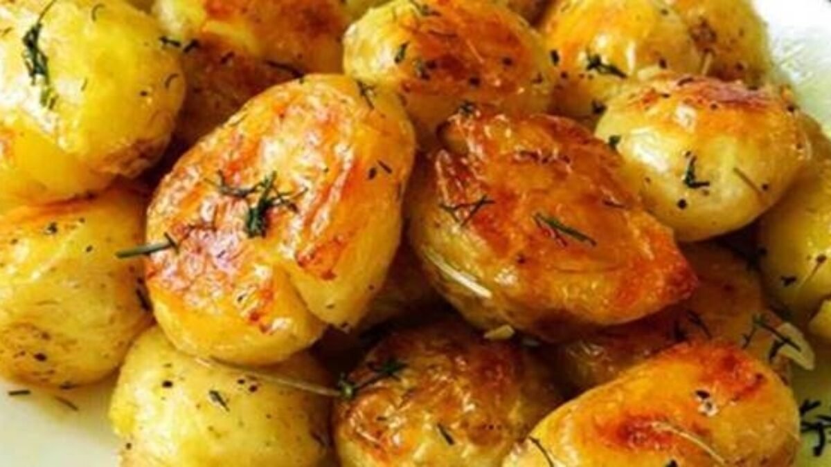 Výborné cesnakové zemiaky pečené v rúre! Na tie sa nechytá naozaj žiadna príloha!