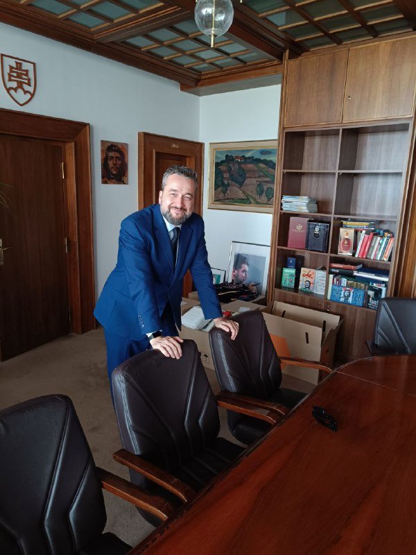 ODSTUPUJEM Z FUNKCIE PODPREDSEDU NR SR Áno, je to pravda