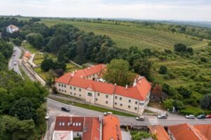 Záhrada Modranského kaštieľa je otvorená: Nové kultúrne centrum v Modre