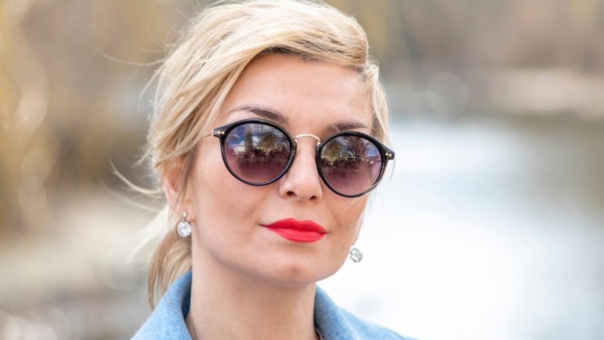 V 90. rokoch minulého storočia kraľovala „scandi hairline“ , ktorá sa teraz vo veľkom vracia
