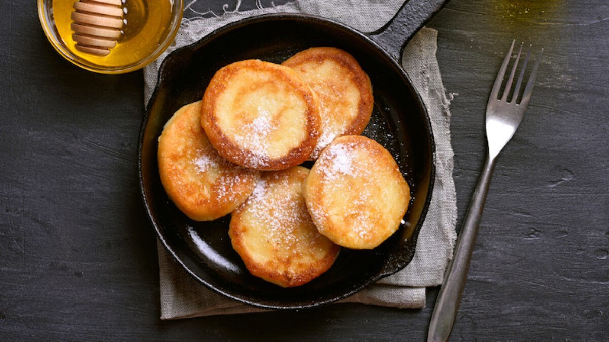 Tvarohové palacinky s jahodami. 15 minút a mám pripravený tucet nadýchaných pochúťok