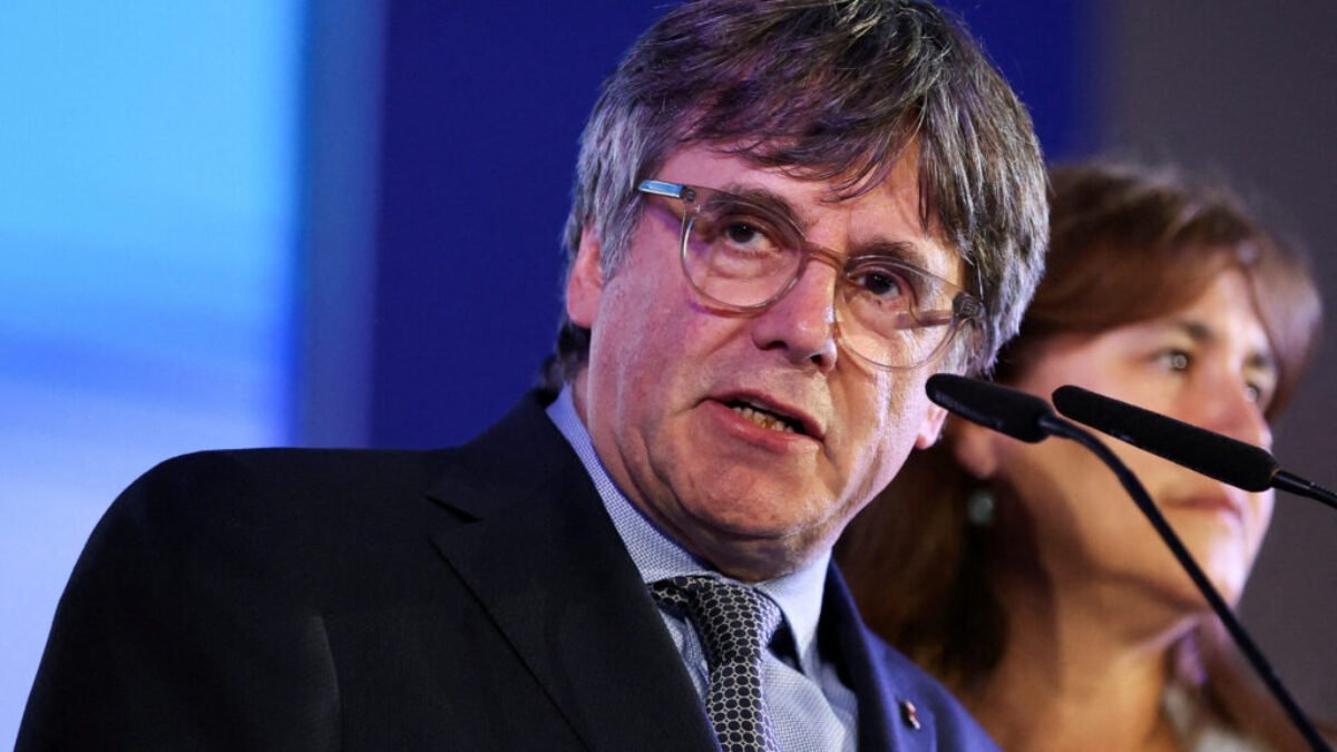 Katalánski lídri zostávajú v exile. Puigdemont prirovnal sudcov Najvyššieho súdu k sicílskej mafii