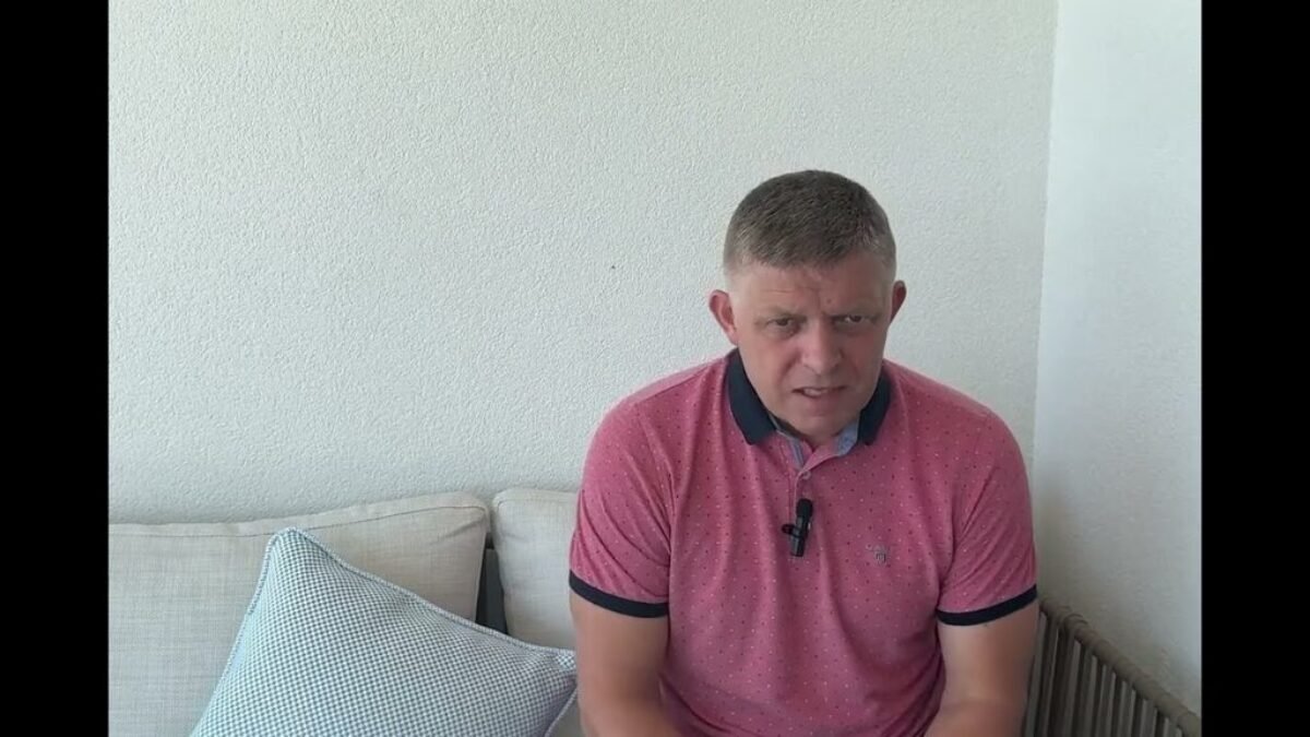 R. FICO: O DÚHOVÝCH POCHODOCH MÉDIÁ PÍŠU LITÁNIE. NO O VÝROČÍ DEKLARÁCIE ZVRCHOVANOSTI SR NEPÍŠU NIČ