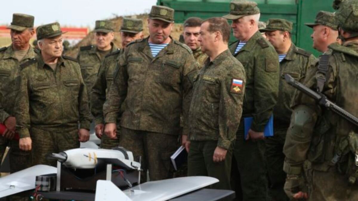 Rusko stratilo za uplynulý mesiac viac ako 33-tisíc vojakov, ukrajinskí vojaci zničili aj tri ruské lietadlá a 350 tankov