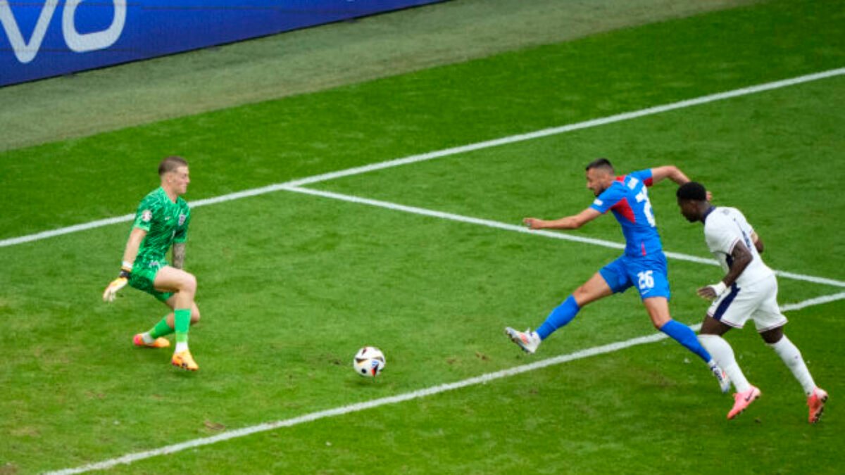 Hrali sme katastrofálne, bol to frustrujúci zážitok, vravela anglická legenda Shearer po víťazstve nad Slovákmi