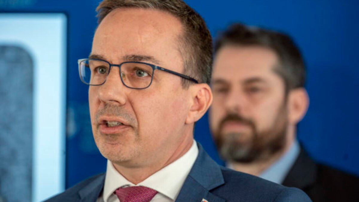 Slovensko dosiahlo historicky najnižšiu nezamestnanosť, Tomášove projekty pomohli vytvoriť tisícky nových pracovných miest (video)