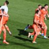 Futbalisti Ružomberka boli stopercentne efektívni a postúpili. Pískanie na konci...