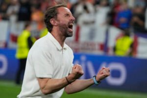 Čelil kritike od odborníkov aj pohárom s pivom, Southgate však dostal Anglicko d...