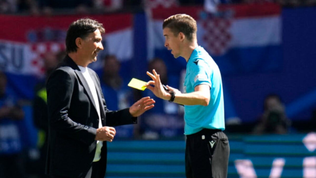 Finálový duel futbalových majstrovstiev Európy v Berlíne povedie francúzsky rozhodca Letexier