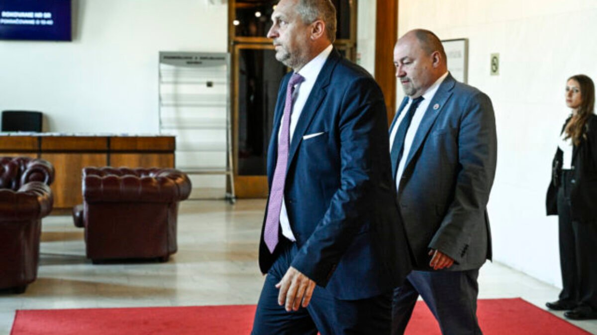 Strana Hlas nemá dôvod komentovať vnútorné nastavenia národniarov, vníma to ako internú záležitosť poslaneckého klubu