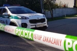 Kamionista neprežil náraz do stromu, tragická nehoda ochromila dopravu pri Prešo...