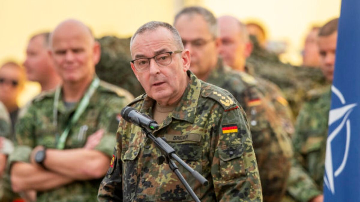 Ruská armáda sa orientuje na Západ, o päť až osem rokov bude pripravená na útok, tvrdí nemecký generál Breuer