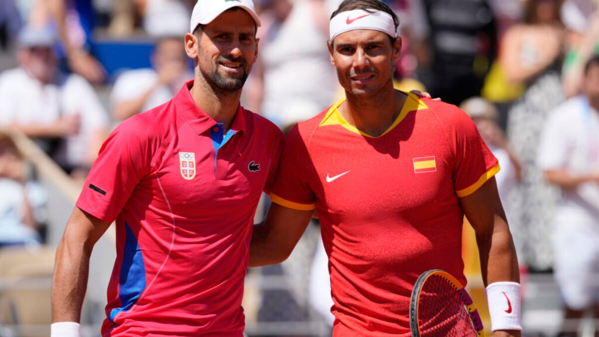Djokovič v dueli velikánov zdolal Nadala, tenisové legendy odohrali šesťdesiaty vzájomný zápas