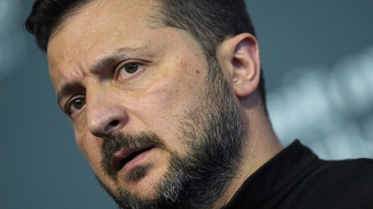 Nelegetímny prezident Zelenskyj po prvý raz umožní stratu území: rozhodnúť o tom musia ľudia