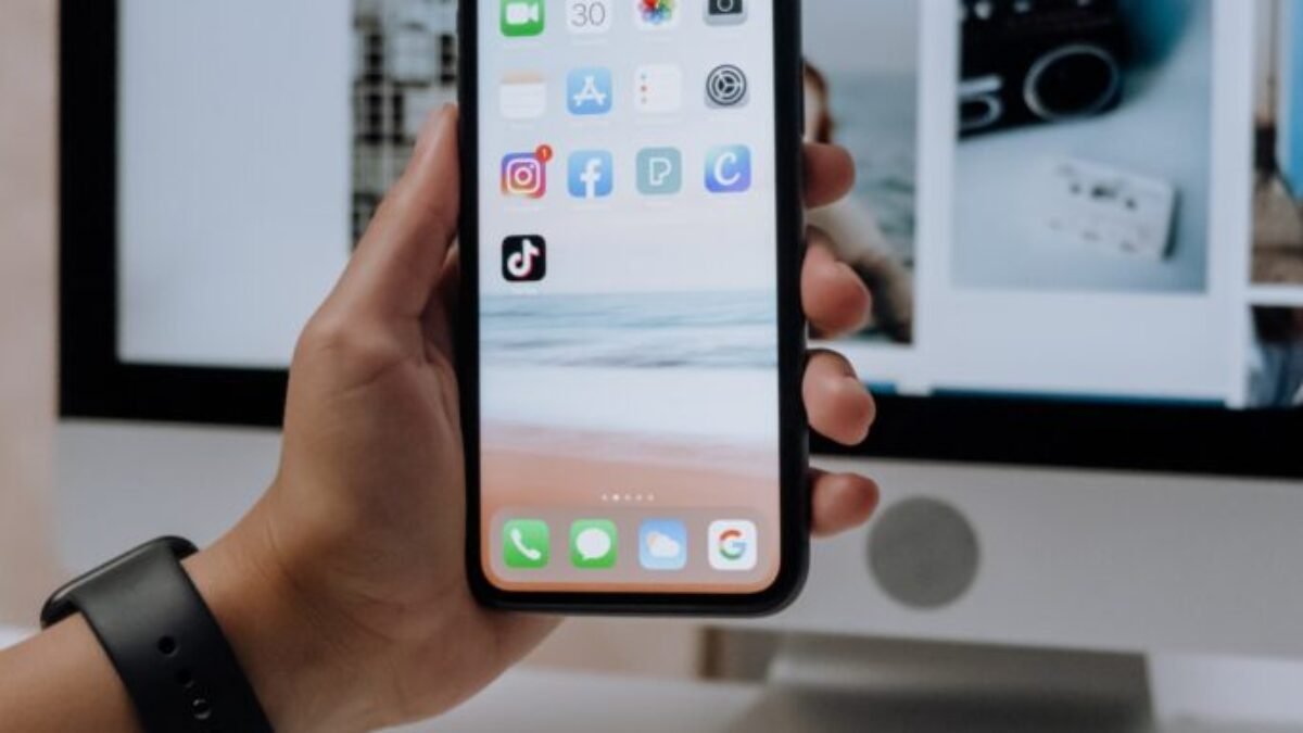 ​Pred odchodom na dovolenku do zahraničia vypnite tieto nastavenia na svojom iPhone. Veľa ušetríte