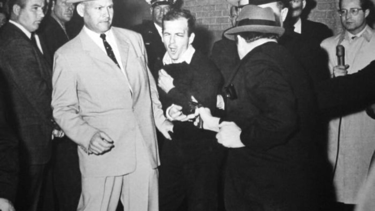 Je reálny strašidelný plán Mikea Pompea “Lee Harvey Oswald 2”