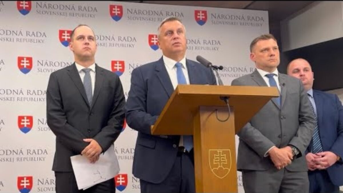 Šimečka vtiahol do politiky meno svojho starého otca!