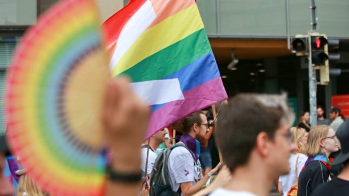 Polícia v Česku zadržala mladíka, diskutoval aj o útoku na bratislavský Pride