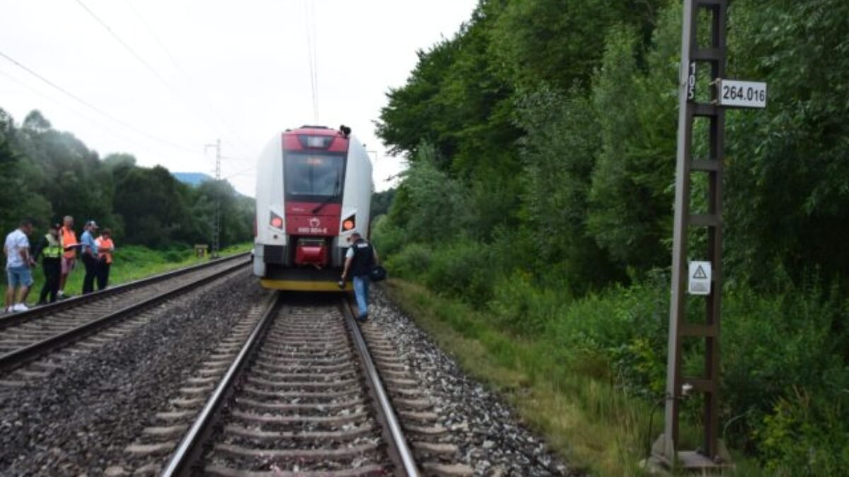 Tragická zrážka na Kysuciach, stret s vlakom neprežil 29-ročný muž (foto)
