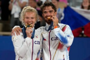 Prvé olympijské zlato pre Česko. Siniaková a Macháč dosiahli to, o čo sa predtým...