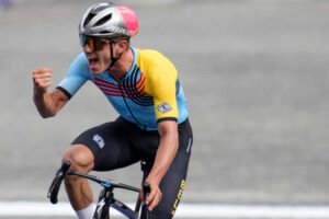 Belgický cyklista Remco Evenepoel získal v Paríži víťazný double, Kubiš vylepšil...