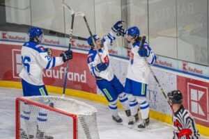 Slovenskí hokejisti v úvodnom zápase Hlinka Gretzky Cupu zabodovali, duel so Švé...