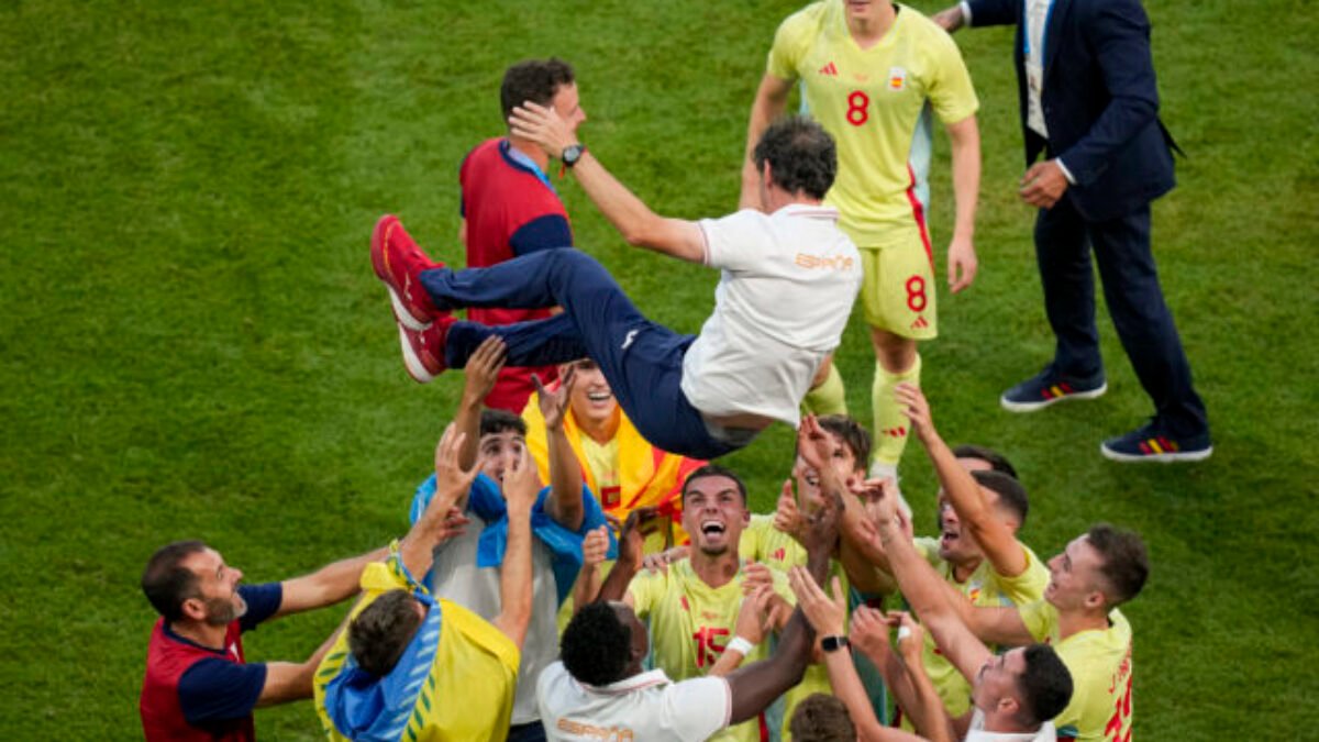 Španielski futbalisti sú „tie najšťastnejšie deti na svete“ po triumfe v Lige majstrov si odnášajú zlato aj z olympiády