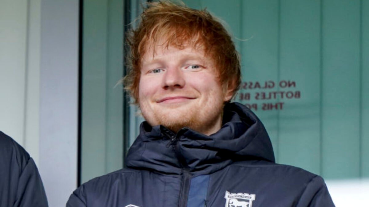 Nováčik anglickej Premier League Ipswich Town získal zaujímavého menšinového vlastníka, je ním spevák Ed Sheeran