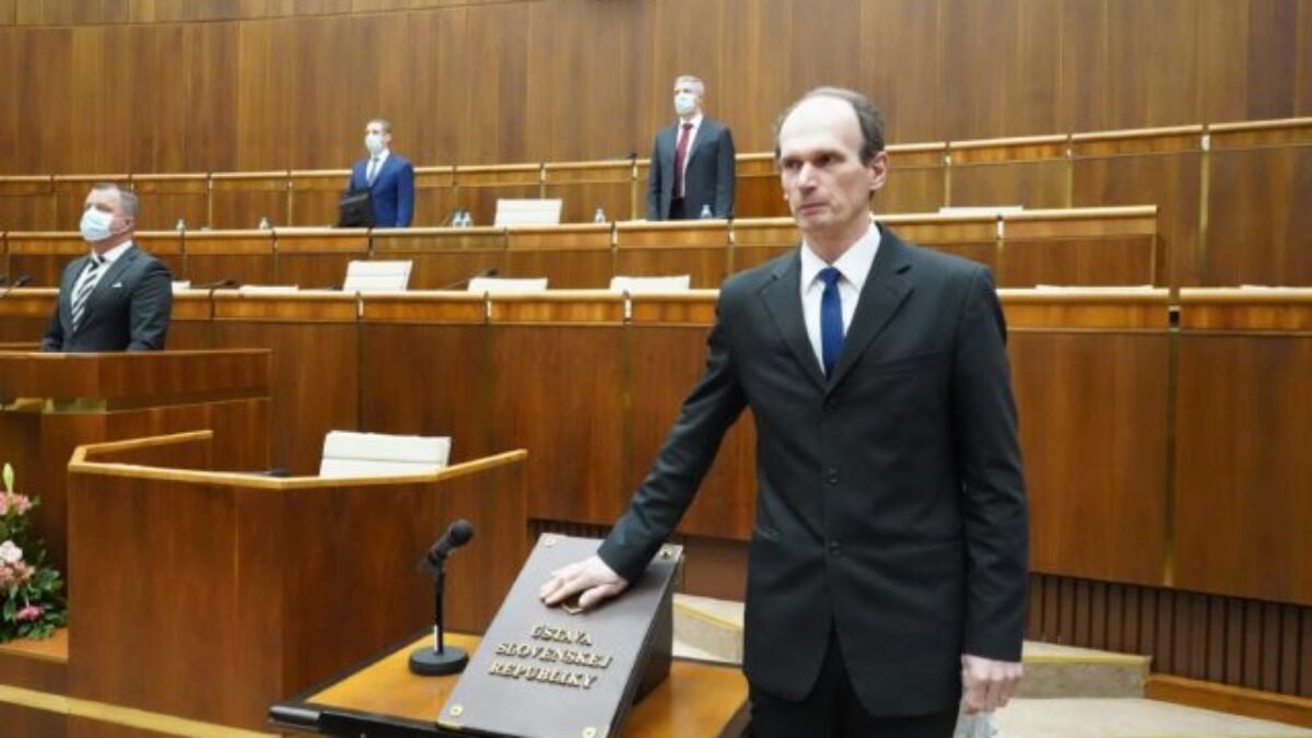 Totalitné predstavy ľudí z okolia Tarabu a Šimkovičovej sa opäť obnažili, SaS žiada o odobratie funkcie Kuffovi (video)