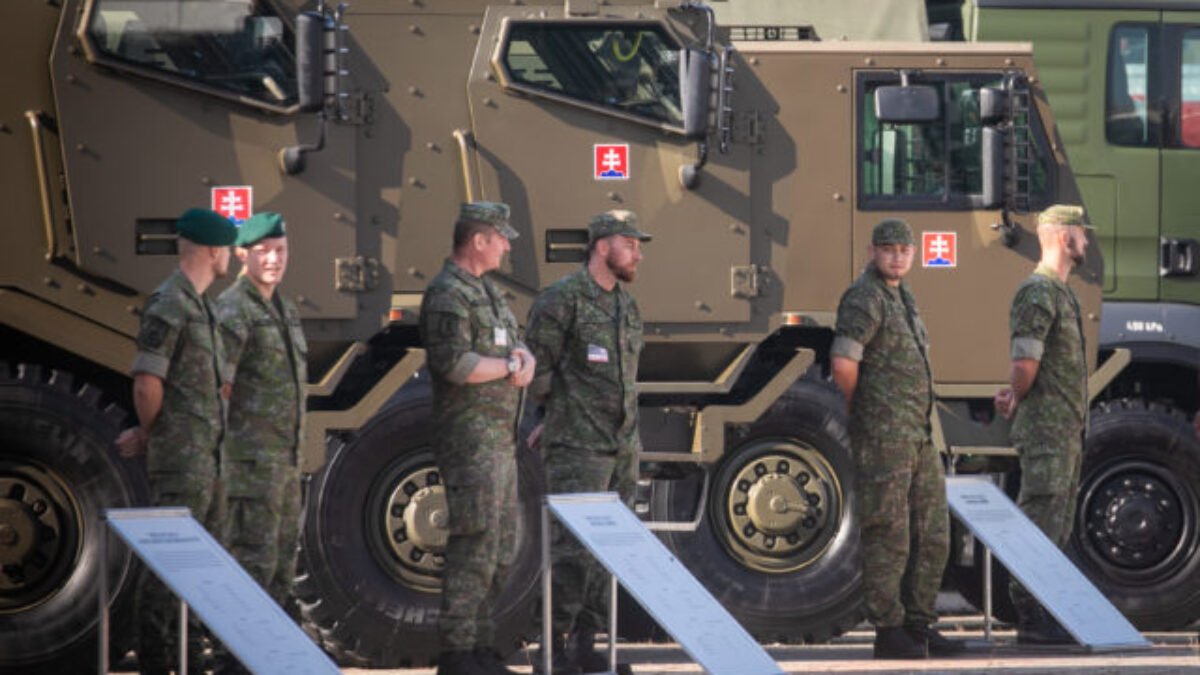 Slovensko modernizuje armádne vozidlá. V spolupráci s Českom investuje viac ako 708 miliónov eur do 1307 kusov techniky