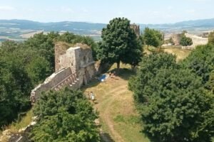Obnova hradu Šariš – Projekt „Ľudia a hrady – krok k sociálnej ekono...