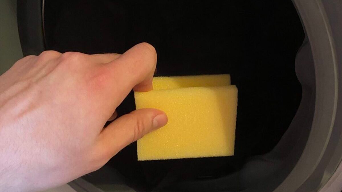 Vyberte z drezu a vložte do práčky. Tento jednoduchý trik zachraňuje moje oblečenie. Konečne mám pokoj na duši