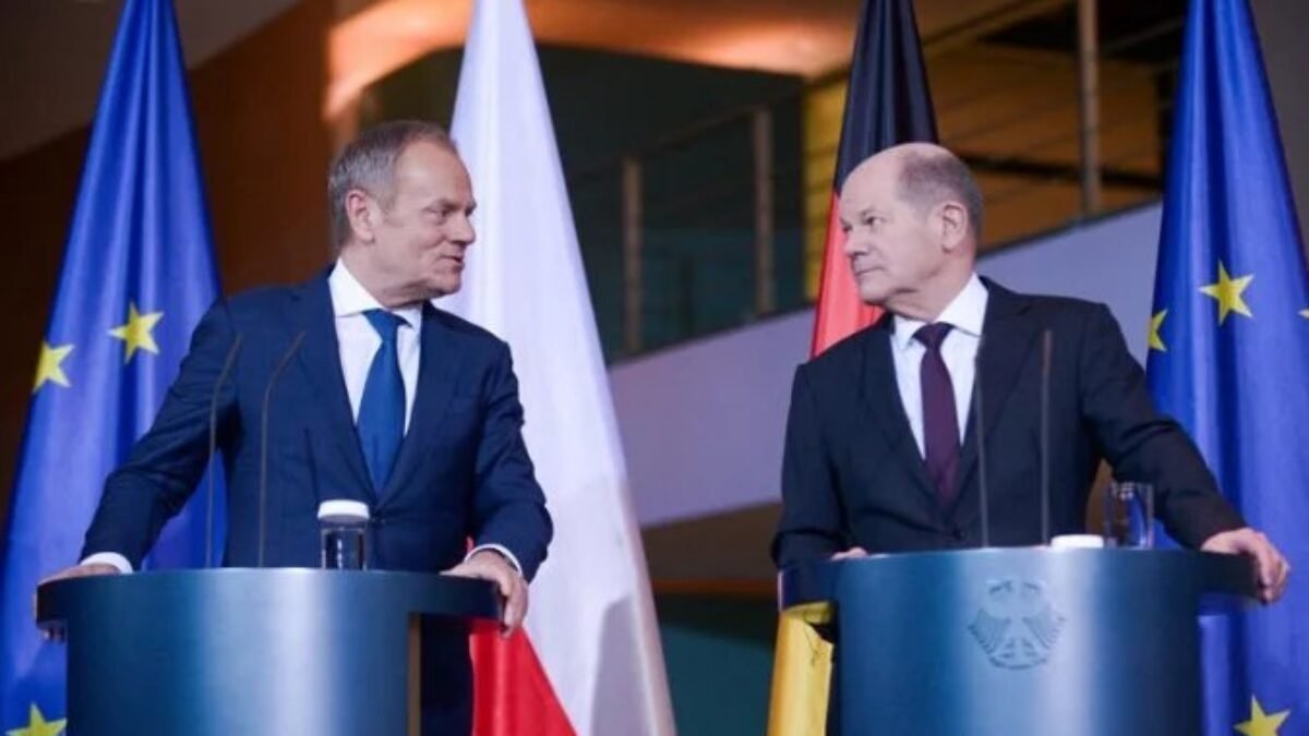 Tusk hovorí, že Nemecko by sa malo “ospravedlniť a mlčať”. Čo spôsobilo nový konflikt medzi Spojencami?