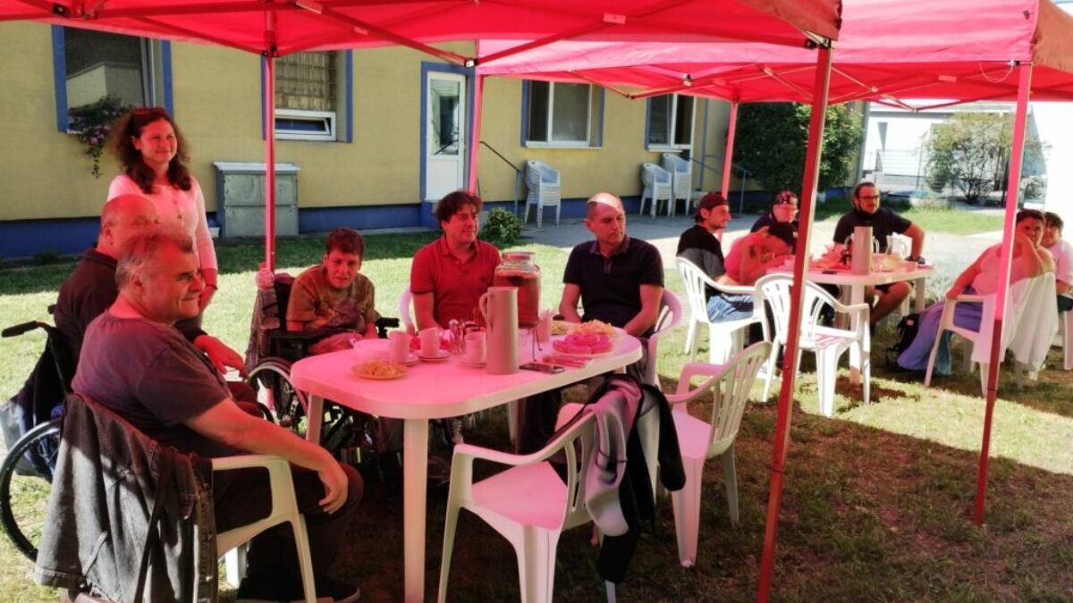 Záhradná párty prevoňala Domov sociálnych služieb Rozsutec