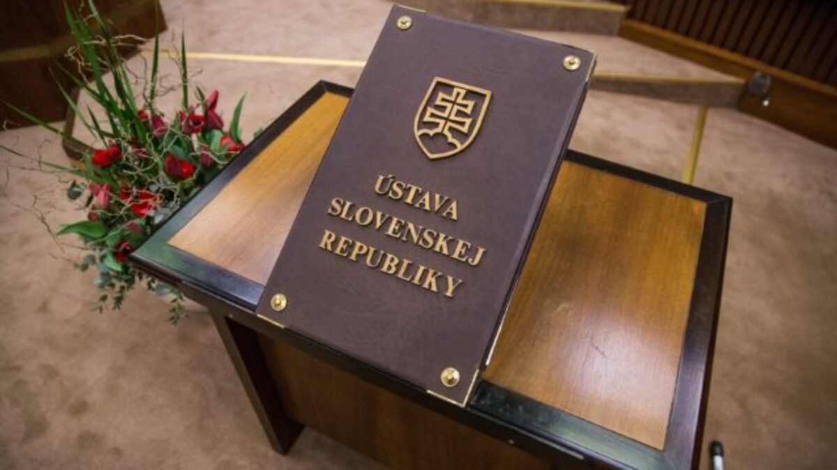 Zmena ústavy v kultúrno-etických otázkach má väčšinovú podporu, ukázal prieskum agentúry SANEP