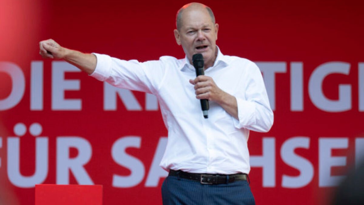 Scholz po víťazstve krajnej pravice Durínsku vyzval ostatné strany na vytvorenie obranného valu