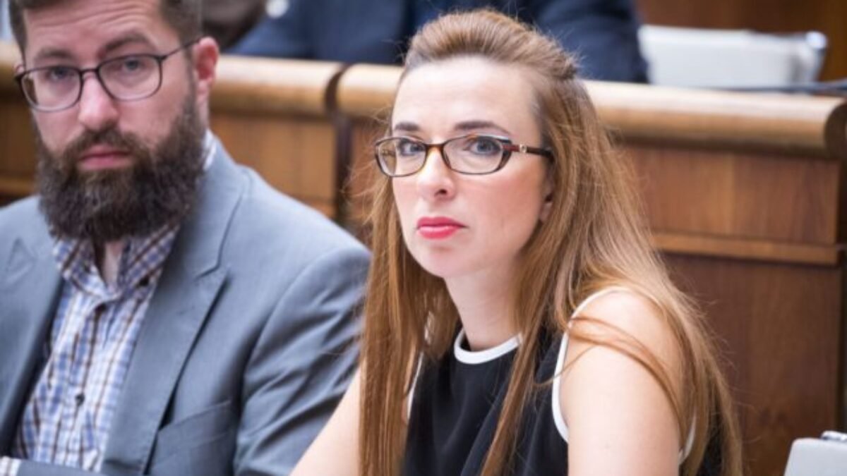 Poslankyne PS chcú zmierniť krátenie príspevkov pre opatrovateľov osôb s ťažkým zdravotným postihnutím