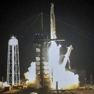 Miliardár Isaacman v rakete firmy SpaceX opäť vyštartoval na obežnú dráhu (foto)