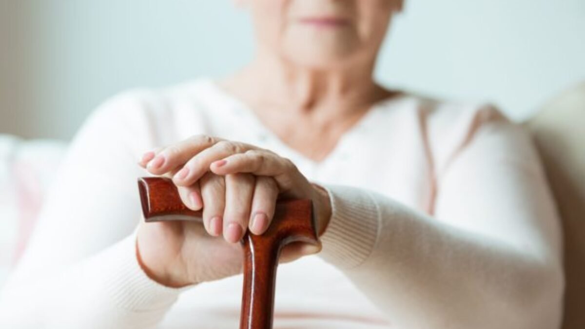 Dôverčivú seniorku podvodník pripravil o niekoľko tisíc eur, páchateľ využil legendu o dopravnej nehode