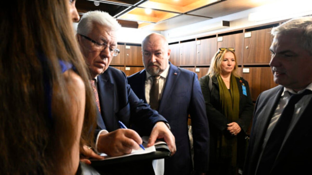 Ľupták vylúčil vystúpenie z poslaneckého klubu SNS, kritizuje však odvolávanie členov Národnej koalície (video)