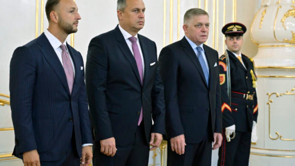 Kríza vo vládnej koalícii v budúcom roku vyústi do predčasných volieb, myslí si to viac ako polovica Slovákov