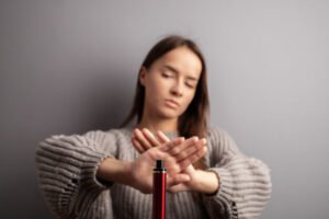 Deti sa vedia bežne dostať k jednorazovým e-cigaretám, odborníci žiadajú zákaz i...
