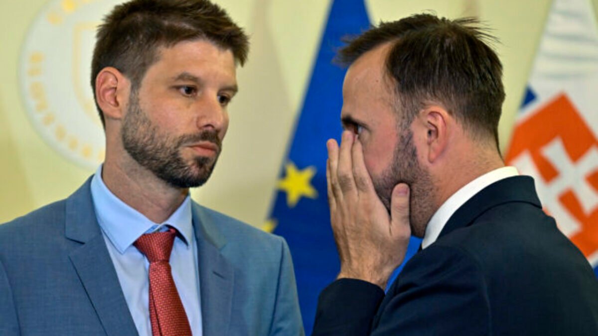 Návrh progresívcov ku konsolidácii ostal podľa Šimečku bez odozvy, svoje opatrenia predstavili vláde aj kresťanskí demokrati (video+foto)