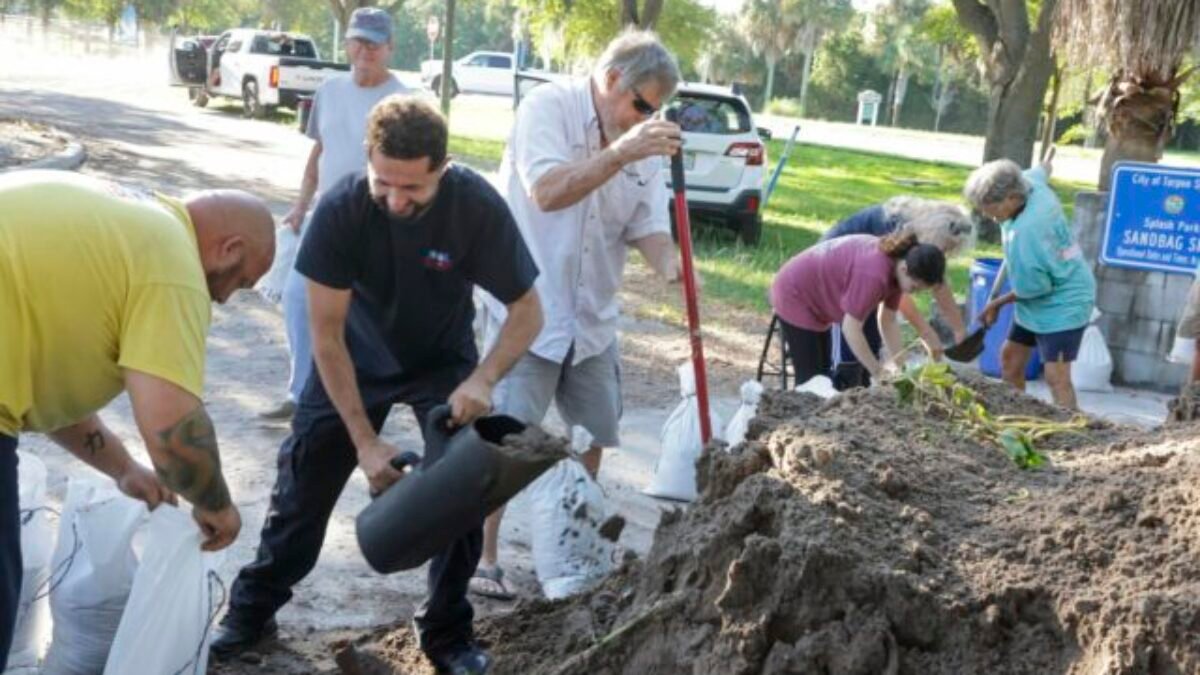 Florida sa pripravuje na hurikán, vlna s výškou nad tri metre sa nedá prežiť, varujú meteorológovia